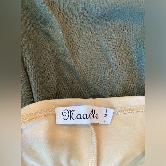 Maternity linen shorts. Olive green. Size Medium - Picture 3 of 4